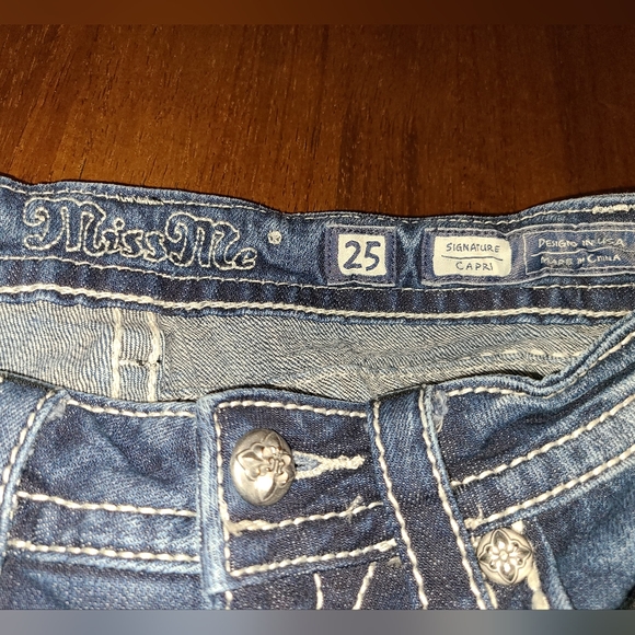 Miss Me Signature Capri Size 25 - Picture 8 of 10